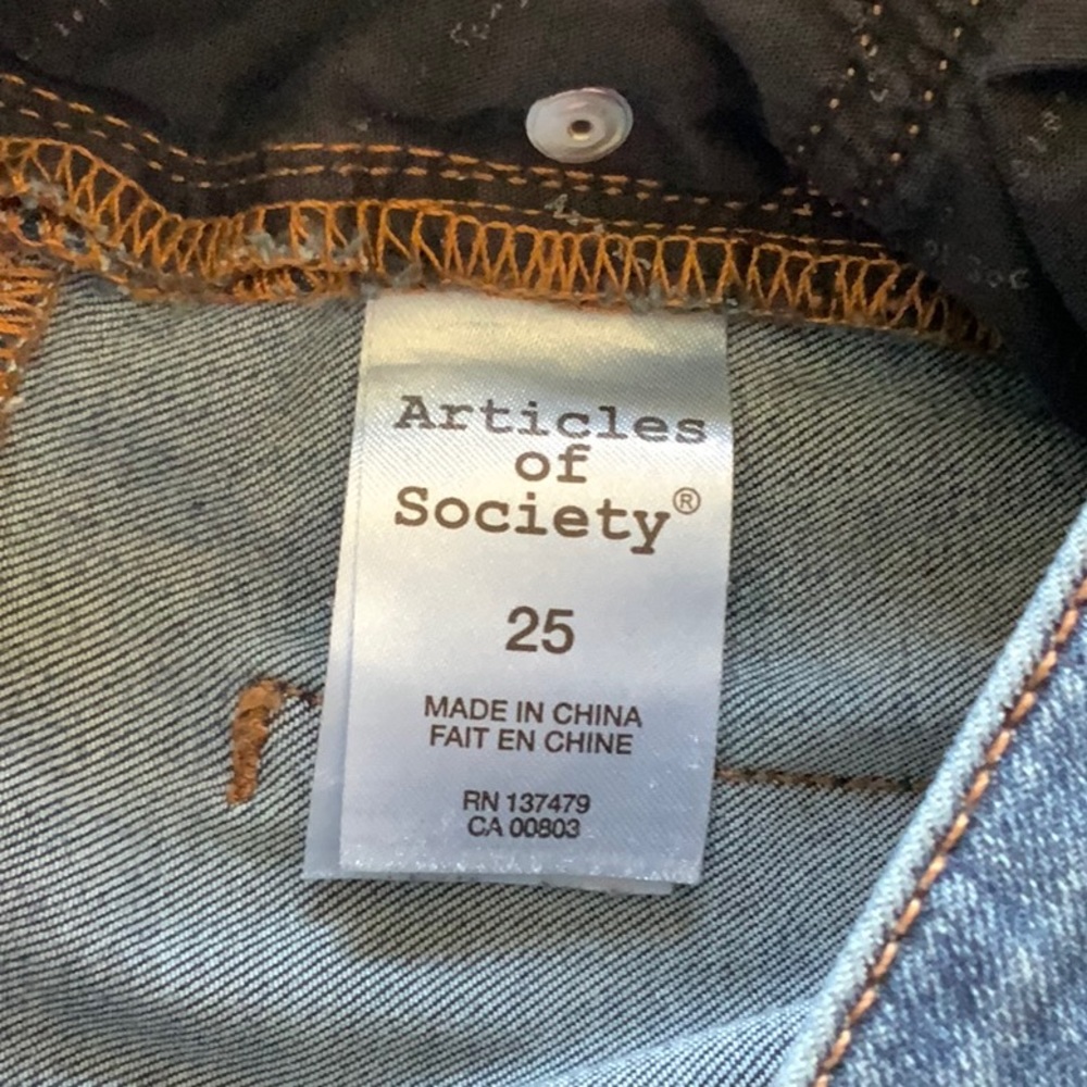 Distressed Blue Jeans - Picture 5 of 6